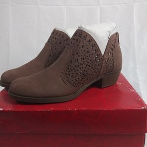 Ankle boots size 8.5